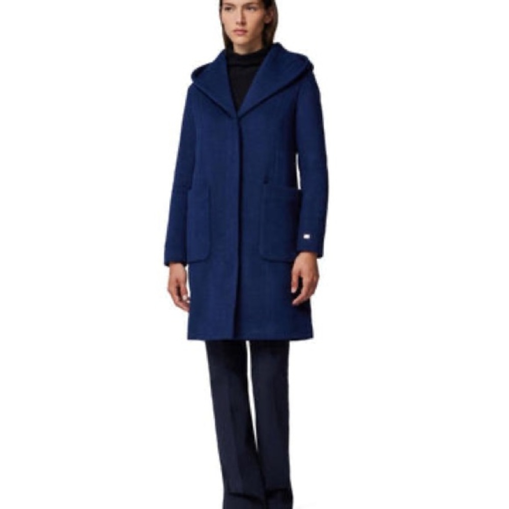 • Soia & Kyo "Camelia-C" down puffer jacket featuring a quilted bib.